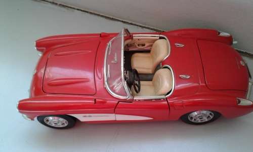 BURAGO 1/18 CHEV CORVETTE 1957  MADE IN ITALY